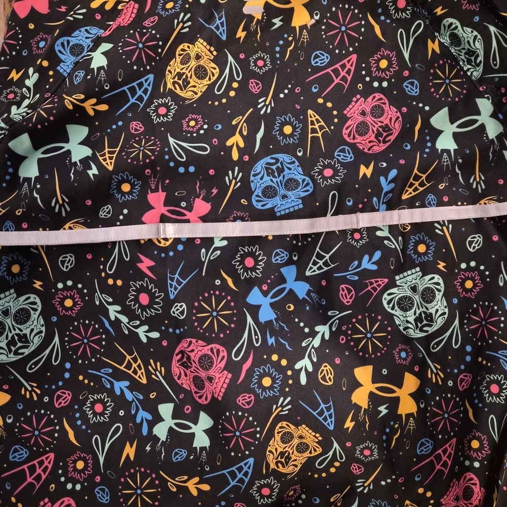 Under Armour Black Jacket with Multicolor Pattern - Picture 3 of 3